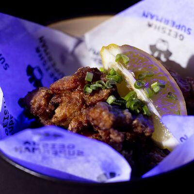 Хрустящая курица с соусом карааге в Geisha Superman по цене 760 ₽