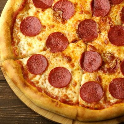 Пицца с салями в Торшер по цене 820 ₽