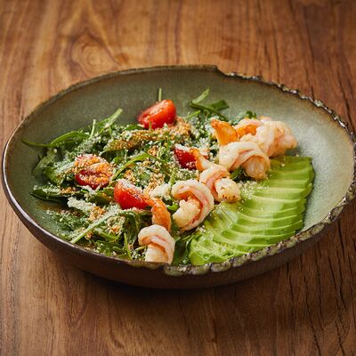 Салат Авокадо с креветками в Dacha по цене 985 ₽