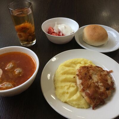 Ланч с томатным супом и шницелем в Братик Томатик по цене 349 ₽