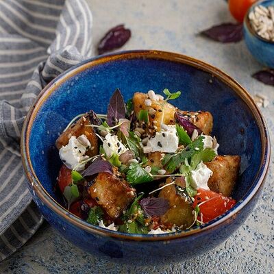 Салат с хрустящими баклажанами в Баклажан в ТЦ 