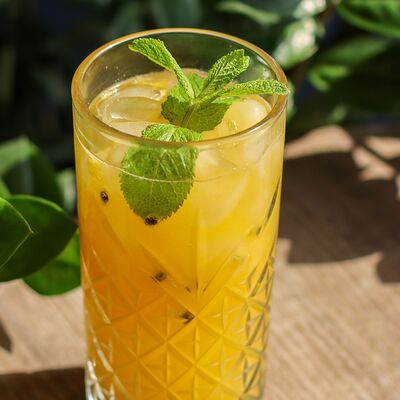 Лимонад Манго-маракуйя в Локация кофе по цене 350 ₽