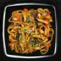 Вок с лапшой, грибами и овощами в Летучая рыба