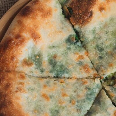 Хачапури со шпинатом и сыромв BORANI по цене 848 ₽