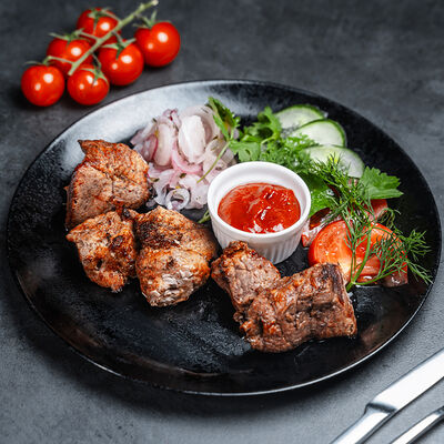 Шашлык из свиной шейки в Честнок по цене 607 ₽