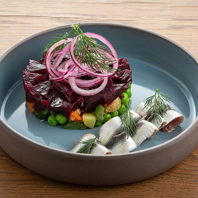 Винегрет с балтийской килькой в Русская рыбалка по цене 680 ₽