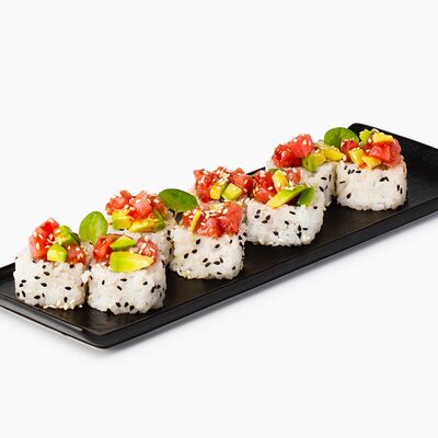 Нежный тунец в Sakishi Rolls по цене 570 ₽