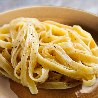 Бизнес-ланч Феттуччине в Колбасофф по цене 100