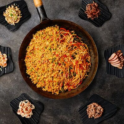 Вок с говядиной в Sushi & More по цене 465 ₽