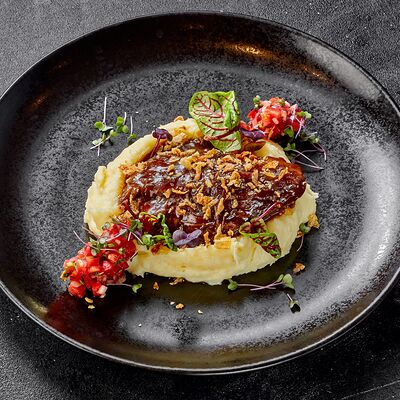 Томленая говяжья шея в Британника Север по цене 885 ₽