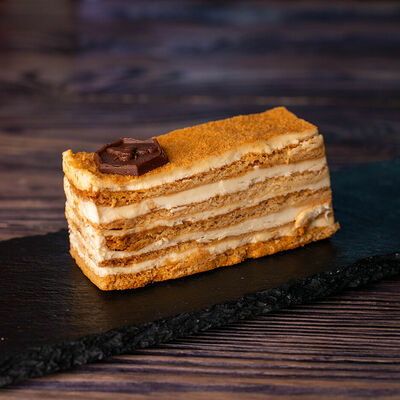 Медовик в Плов & Лагман по цене 250 ₽