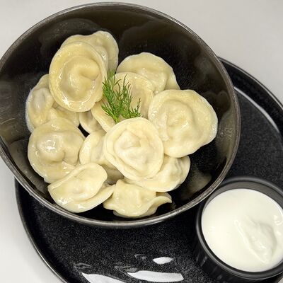 Пельмени по-домашнему в Клевая блиновая по цене 360 ₽