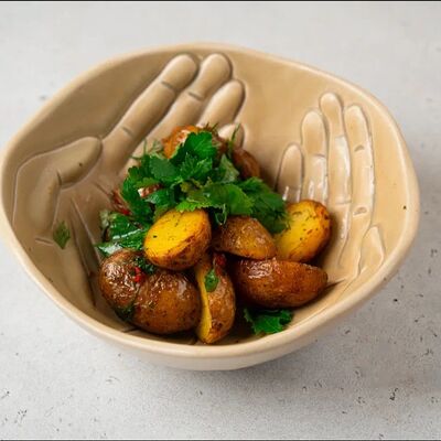 Бейби картофель с соусом чимичури в Hug по цене 250 ₽