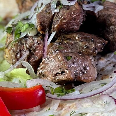 Шашлык из cвинoй шеи в Шашлык в бору по цене 600 ₽