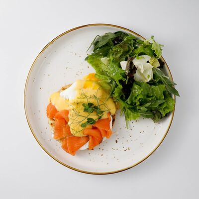 Бенедикт с лососем в Rabbit по цене 3690 ₸