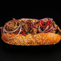 Много мяса дог в Hot Dog Bulldog