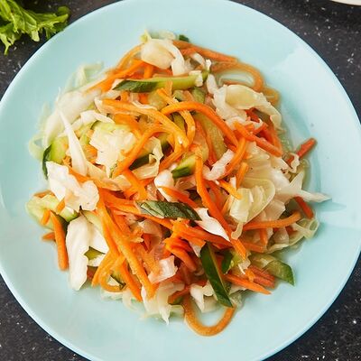 Салат из капусты и моркови в Чайхана Исфара по цене 120 ₽