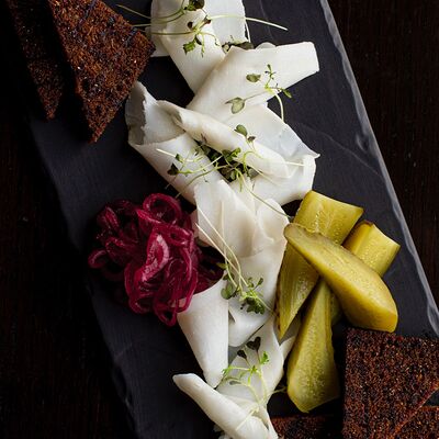 Сало, бородинские гренки, солёные огурцы New в Per Se по цене 450 ₽