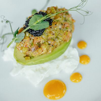 Тартар из лосося в Макадамия по цене 1290 ₽