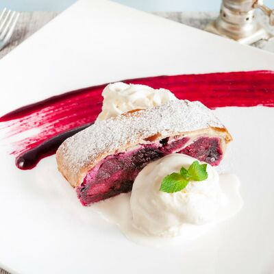 Штрудель с лесными ягодами в На абордаж по цене 270 ₽