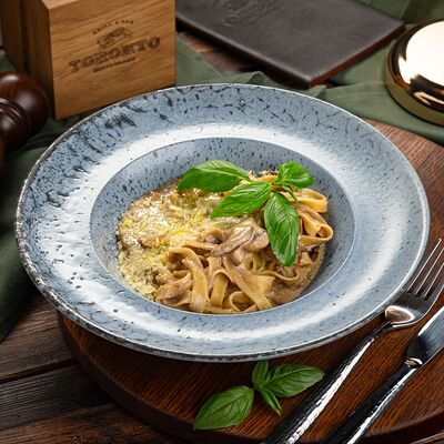 Паста с белыми грибами и шампиньонамив Toronto по цене 1360 ₽