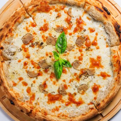 Пицца с трюфелем в Osteria by Mandy's по цене 1650 ₽