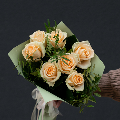 Букет из персиковых роз 7 шт в Пышно Расцвели по цене 1750 ₽
