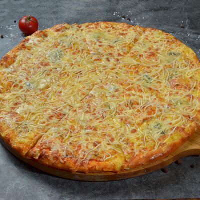 Пицца Четыре сыра в Шашлычный дворик по цене 1260 ₽