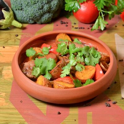 Оджахури из свинины с молодым картофелем в АйДаБаран по цене 750 ₽