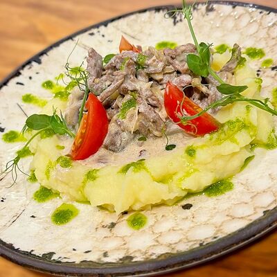 Бефстроганов с пюре в Kinza по цене 760 ₽