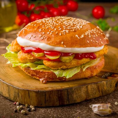 Чикенбургер в Пицца Сар & Шаурма по цене 450 ₽