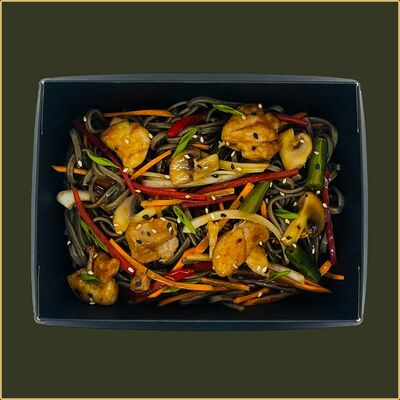 Wok Соба с курицей терияки в Happy Fish Premium по цене 505 ₽