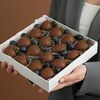 Клубника в шоколаде Классика с голубикой (16-20 шт.) в Luna-Клубника в шоколаде по цене 3990