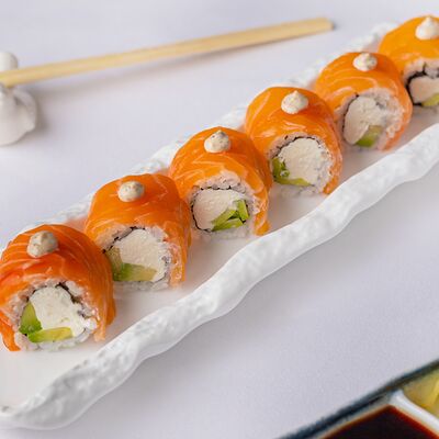 Ролл Филадельфия с лососем в Leto по цене 1610 ₽