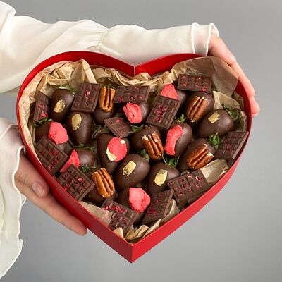 Клубничный набор Клубничный поцелуй в Клубника по цене 4990 ₽