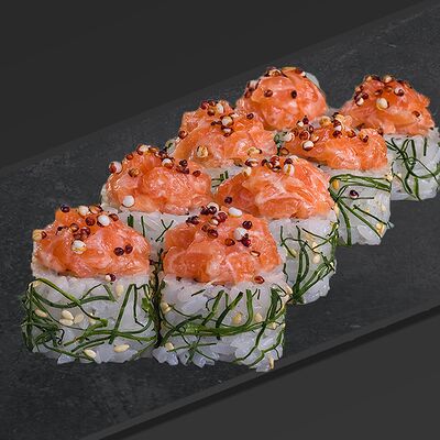 Ролл Тартар с лососем №15 в Sushkin Set по цене 590 ₽