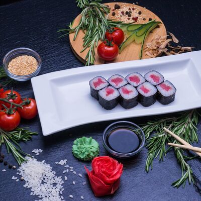 Ролл с тунцом в Sushi & Susi по цене 220 ₽