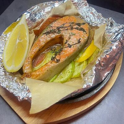 Стейк из морской форели, запечённый с овощами в Лось Лосось по цене 1250 ₽