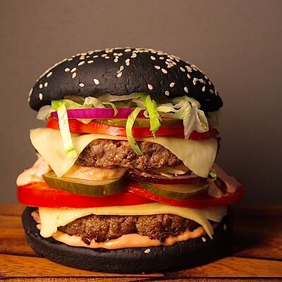 Двойной Black с курицей в Meatburg по цене 3700 ₸