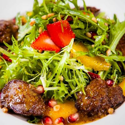 Салат с куриной печенью в Wine room gallery по цене 690 ₽