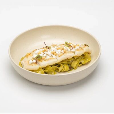 Феттучини с кремом из печёного перца и кальмара в Le dessert по цене 900 ₽