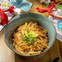 Лапша с куриным бедром в вАзию