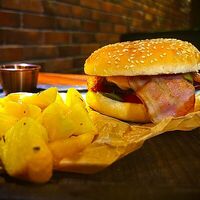 Бургер с бекономв Burgerz