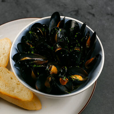 Мидии в соусе blue cheese в Tre/Quarti по цене 1390 ₽