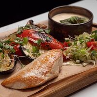 Куриное филе с овощами гриль в Hooknrolla