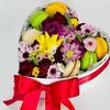 Подарочная коробка Сердце с цветами и макарунсамив Дарите красиво по цене 3665