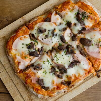 Пинца Ветчина с грибами в Про Тесто по цене 550 ₽