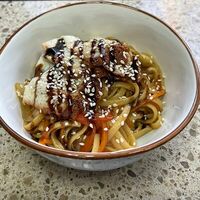 С угрем и овощами в Sushi Box