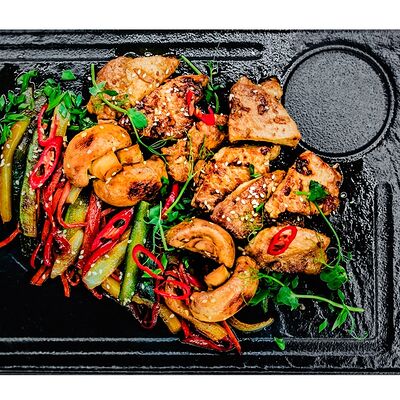 Свинина в беконе с овощами хибачи в Багс Банни от кафеМафия по цене 700