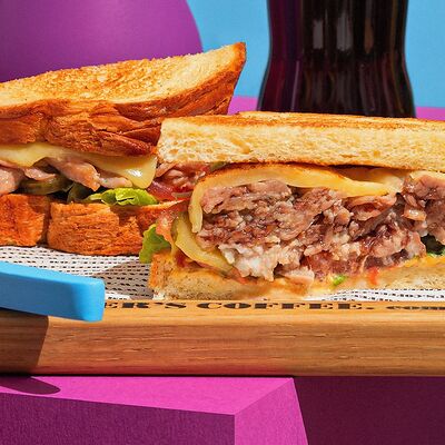 Сэндвич с рваным мясом в Travelers Coffee по цене 585 ₽